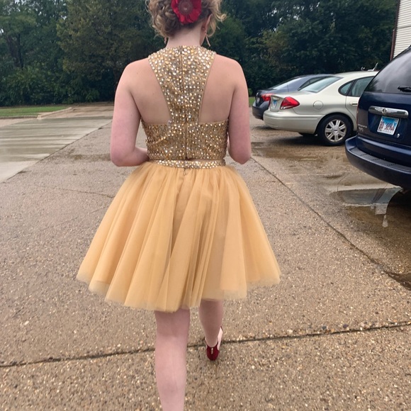 Size 8 Sherri Hill 2 piece gold dress - Picture 2 of 4